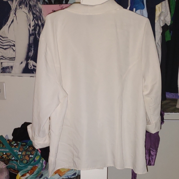 ☃️ Maggie Barnes Cream Button Down Shirt - Picture 2 of 3